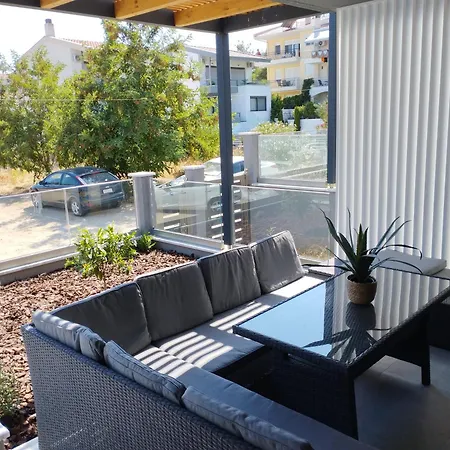 Owl House Nea Iraklitsa