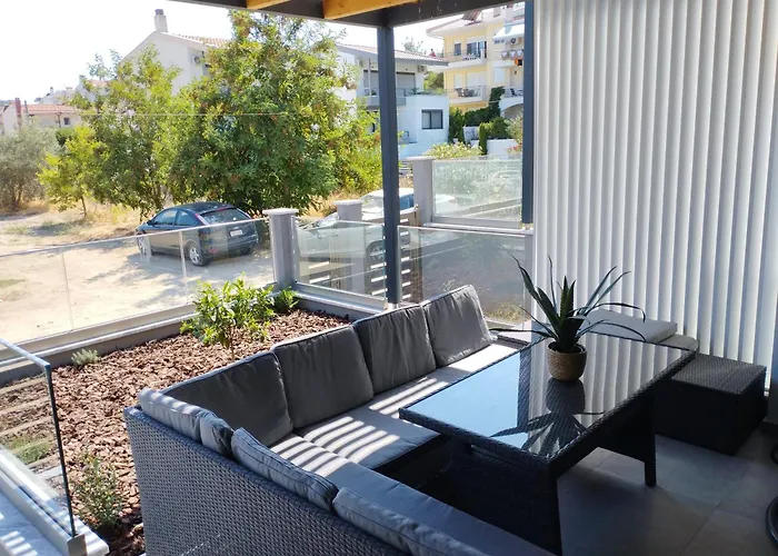 Owl House Nea Iraklitsa