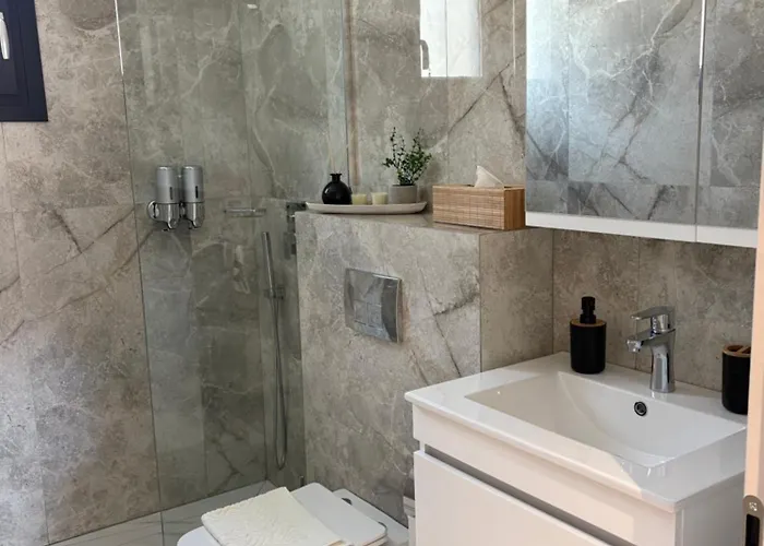 Owl House Nea Iraklitsa