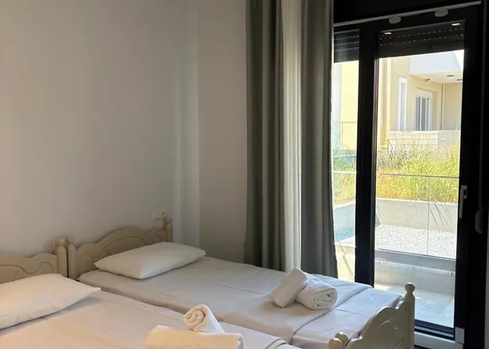 Owl House Apartment Nea Iraklitsa