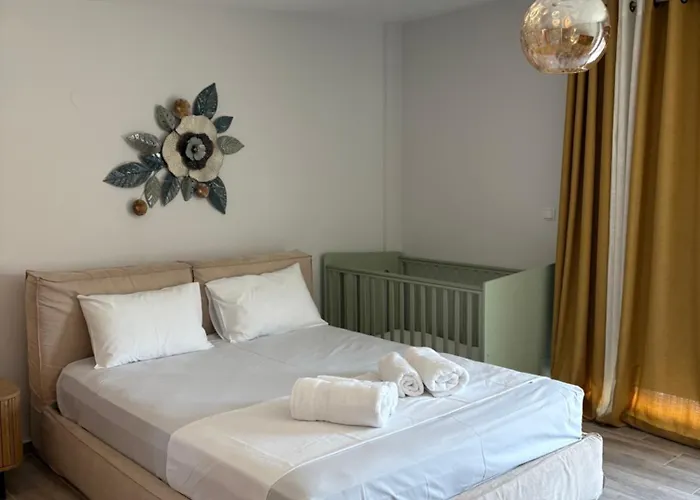 Apartment Owl House Nea Iraklitsa